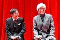 左から若松節朗、佐藤浩市