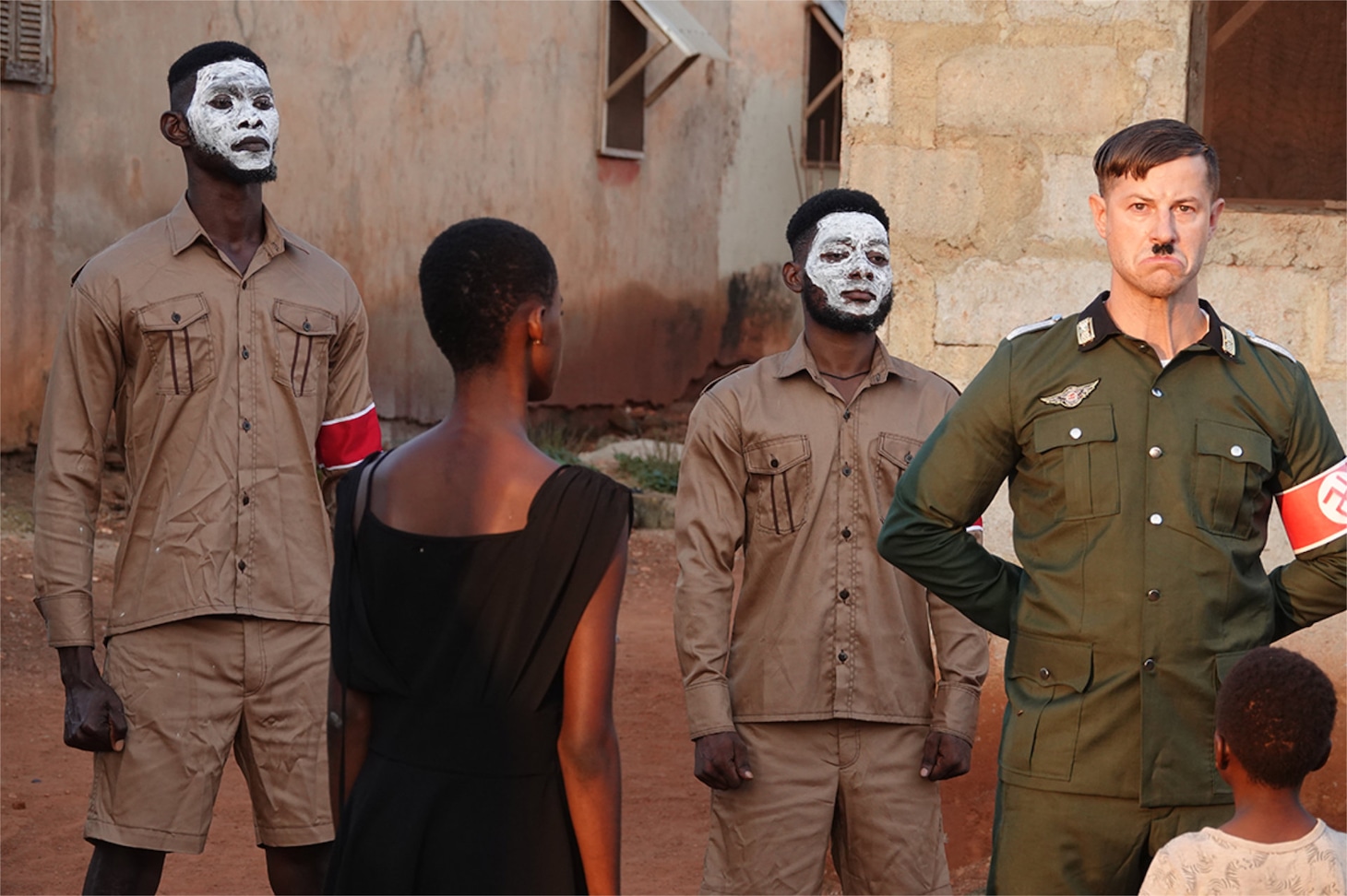 「アフリカン・カンフー・ナチス2 逆襲のロボトラー」場面写真