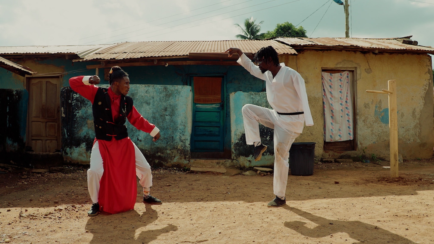 「アフリカン・カンフー・ナチス2 逆襲のロボトラー」場面写真