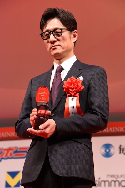 第80回毎日映画コンクール贈呈式より、監督賞を受賞した 「国宝」の李相日