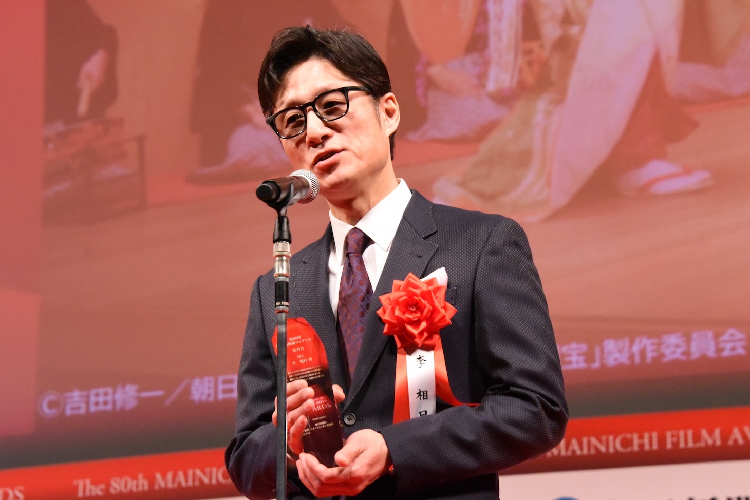 第80回毎日映画コンクール贈呈式より、監督賞を受賞した 「国宝」の李相日