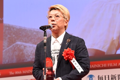 第80回毎日映画コンクールにて、長尾謙杜（なにわ男子）と當真あみが共演した「おいしくて泣くとき」が日本映画部門TSUTAYA DISCAS 映画ファン賞を受賞。トロフィーを受け取った監督の横尾初喜