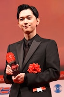 第80回毎日映画コンクール贈呈式より、主演俳優賞を受賞した 「国宝」の吉沢亮