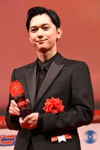 第80回毎日映画コンクール贈呈式より、主演俳優賞を受賞した 「国宝」の吉沢亮