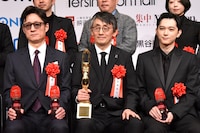 第80回毎日映画コンクール贈呈式より、左から李相日、吉田大八、吉沢亮