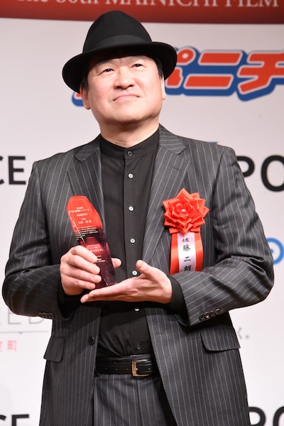 第80回毎日映画コンクール贈呈式より、「爆弾」で助演俳優賞賞を受賞した佐藤二朗