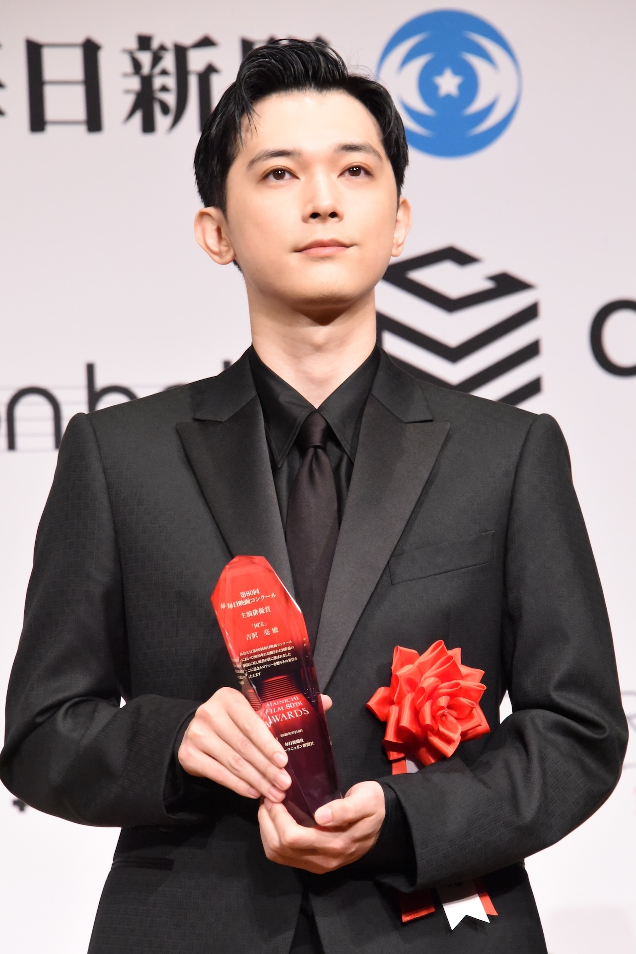 第80回毎日映画コンクール贈呈式より、「国宝」で主演俳優賞賞を受賞した吉沢亮