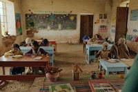 「今日からぼくが村の映画館」場面写真