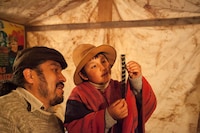 「今日からぼくが村の映画館」場面写真