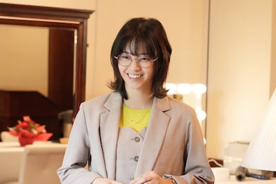 「免許返納!?」より、西野七瀬演じる川奈舞