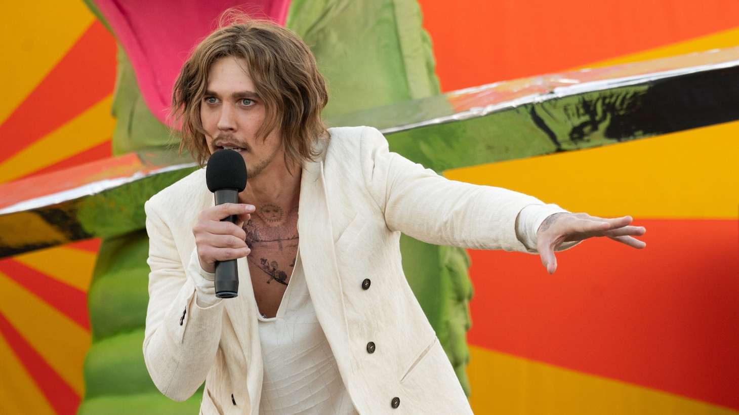 「エディントンへようこそ」場面写真 ©2025 Joe Cross For Mayor Rights LLC. All Rights Reserved.