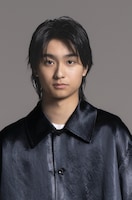 ドラマ「悪魔の手毬唄」で村の温泉宿の長男・青池歌名雄を演じる奥平大兼