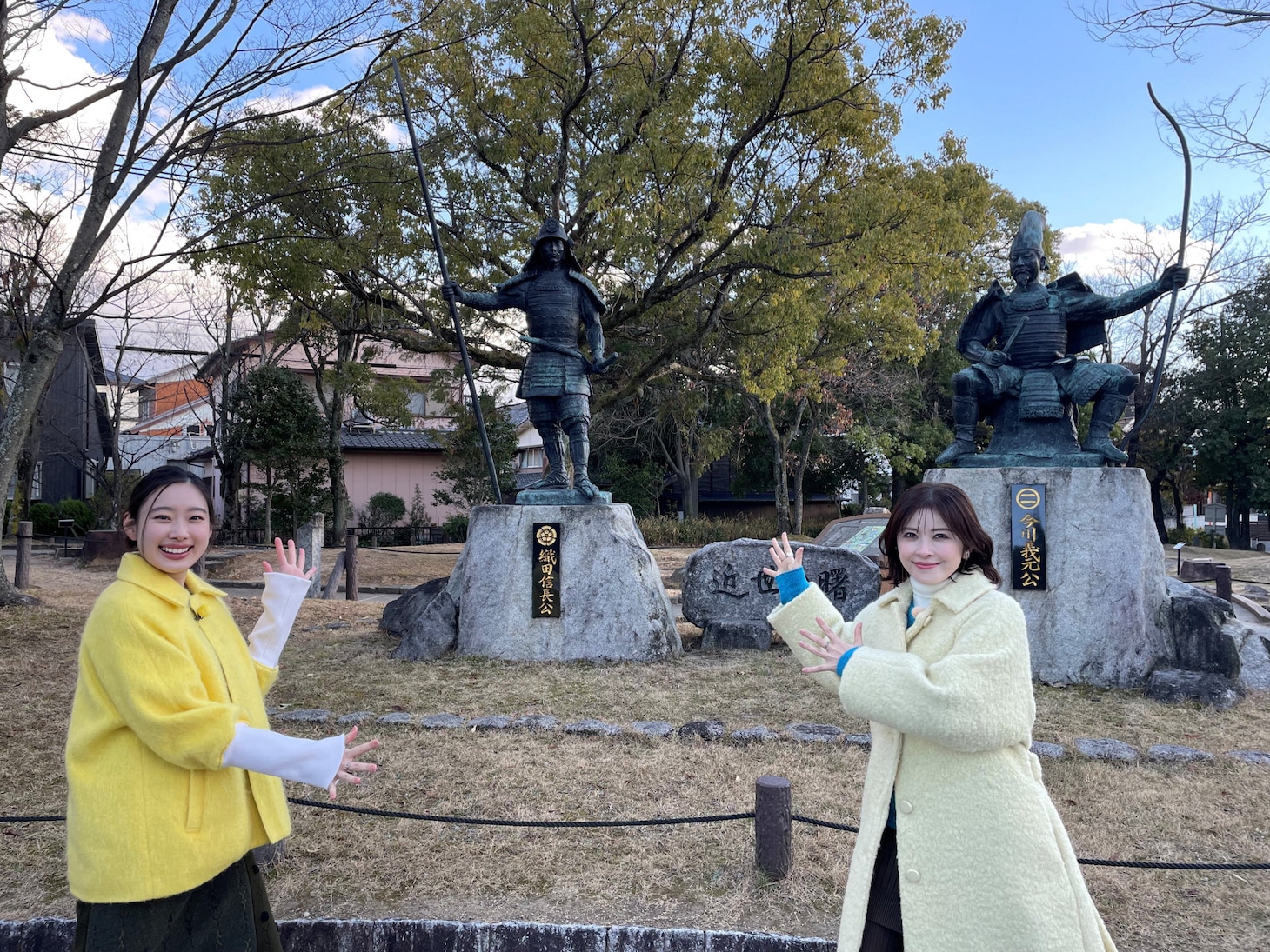 特集番組「豊臣兄弟！SP 豊臣姉妹たび」より、桶狭間古戦城跡を訪れる宮澤エマ（右）と倉沢杏菜（左）