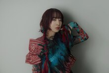 プレミアムドラマ「対決」の主題歌を担当するヒグチアイ