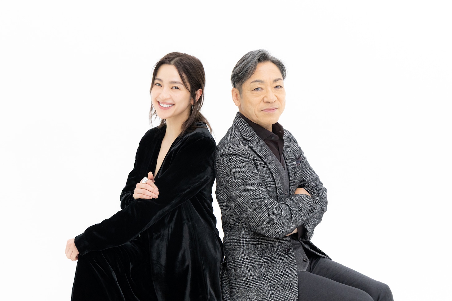 「災 劇場版」で刑事・堂本翠を演じた中村アン（左）と“男”を演じた香川照之（右）