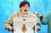 「映画ドラえもん 新・のび太の海底鬼岩城」完成披露試写会より、“箱の中身当てゲーム”に挑戦する平子祐希