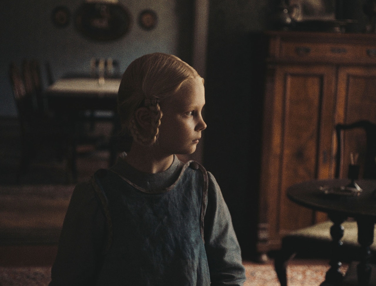 「落下音」新場面写真。1910年代を生きるアルマ