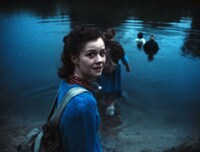 「落下音」新場面写真。1940年代を生きるエリカ