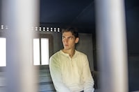 ドラマ「ヤング シャーロック ～オックスフォード事件簿～」場面写真 Daniel Smith, © Amazon Content Services LLC