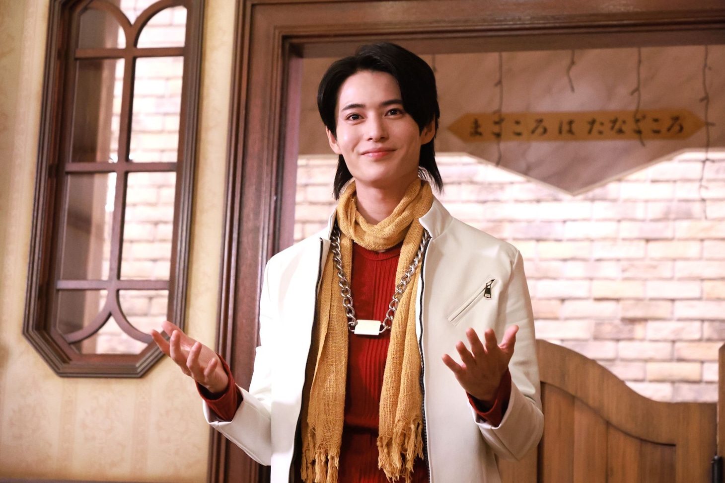 「ナンバーワン戦隊ゴジュウジャーVSブンブンジャー」場面写真。遠野吠 / ゴジュウウルフ役の冬野心央