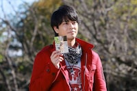 「ナンバーワン戦隊ゴジュウジャーVSブンブンジャー」場面写真。風切大和 / ジュウオウイーグル役の中尾暢樹