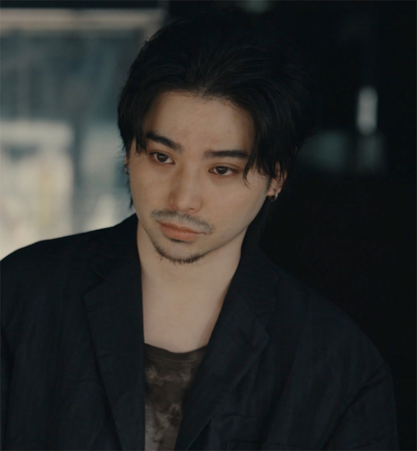 国際共同制作ドラマ「ロスト・アンド・ファウンド～君を探して」より、村上虹郎演じる山下慈英