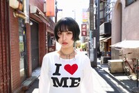 映画「ザッケン！」の主題歌「雑草図鑑（たからものずかん）」を歌う湊ゆず