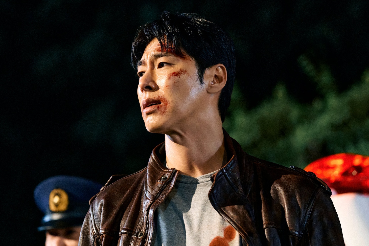 「TOKYO BURST-犯罪都市-」より、ユンホ演じるチェ・シウ。韓国警察庁のエース刑事で、相葉とバディを組む