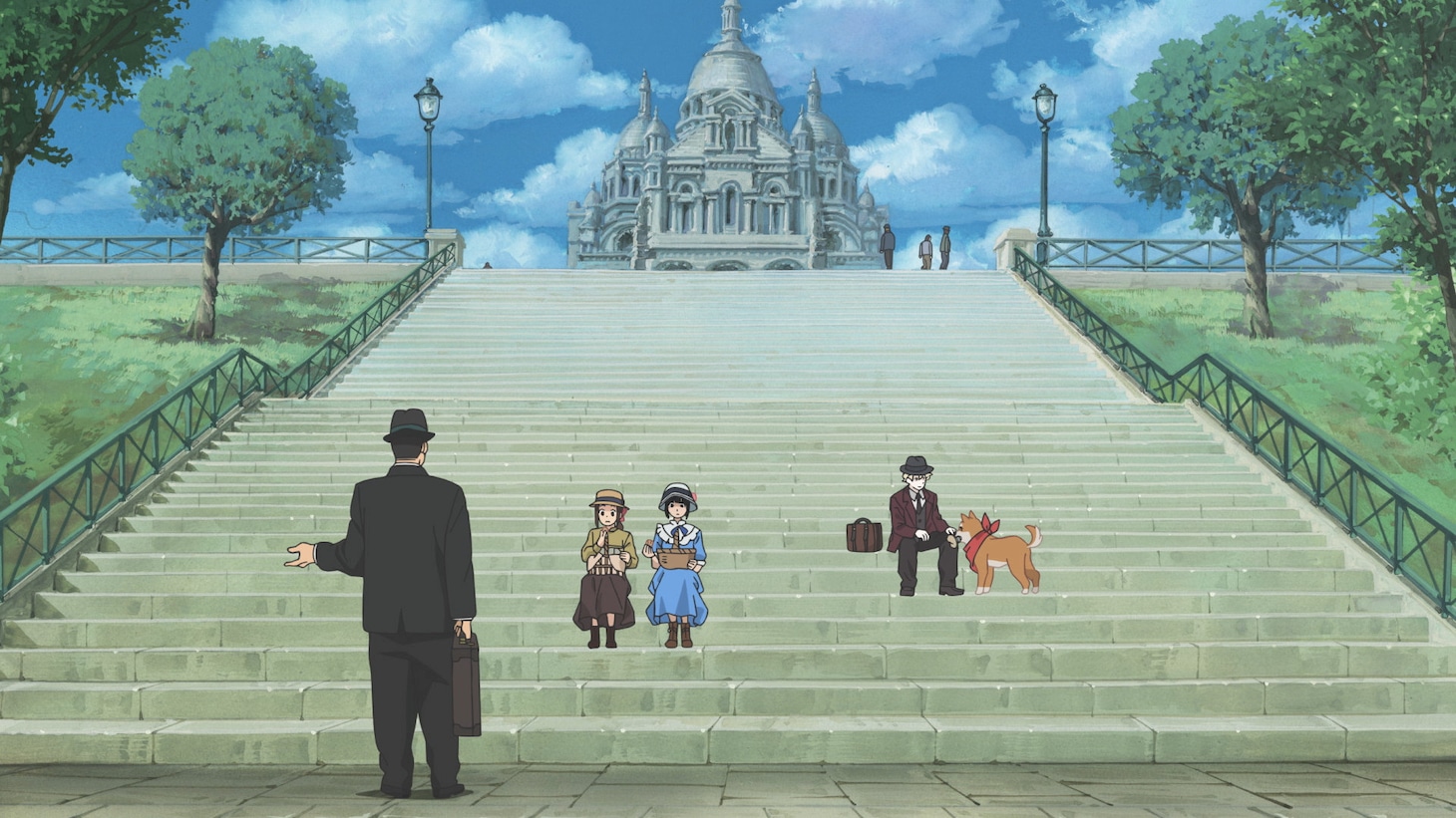 「パリに咲くエトワール」に登場するサクレ・クール寺院（パリ18区）。モンマルトルの丘の頂上に位置する白亜のドームが印象的な寺院で、入り口前の階段はパリを見下ろす絶景ポイント。フジコたちも階段に腰かけている