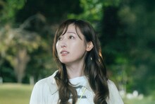 「あの星が降る丘で、君とまた出会いたい。」より、福原遥演じる百合