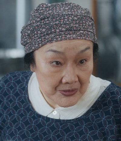 ドラマ「片想い」より、白石加代子演じる菅原千寿子