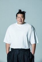 映画「四月の余白」で全寮制更生施設みらいの里の寮長・西健吾を演じる一ノ瀬ワタル