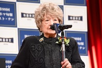 2025年 第99回キネマ旬報ベスト・テン表彰式より、「シネマ・エッセイ 記憶の影から」で読者賞を受賞した秦早穗子