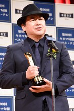 2025年 第99回キネマ旬報ベスト・テン表彰式より、「爆弾」ほかで助演男優賞を受賞した佐藤二朗