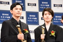 2025年 第99回キネマ旬報ベスト・テン表彰式より、左から吉沢亮、シム・ウンギョン