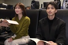 事前にテレビアニメのアフレコ現場を見学した畑芽育（左）と横浜流星（右）