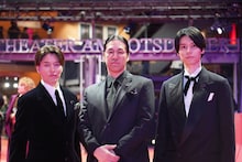 第76回ベルリン国際映画祭レッドカーペットの様子。左から入野自由、四宮義俊、萩原利久