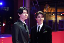 左から萩原利久、入野自由