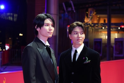 左から萩原利久、入野自由