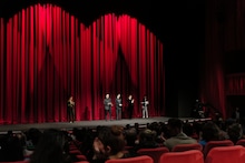 第76回ベルリン国際映画祭で行われた「花緑青が明ける日に」舞台挨拶の様子