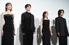 映画「教場 Requiem」初日舞台挨拶より、劇中さながらに“敬礼”を行うキャスト陣。左から井桁弘恵、綱啓永、齊藤京子、倉悠貴