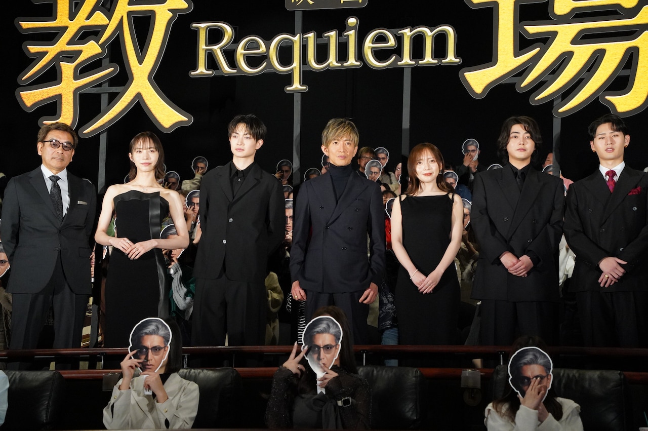 映画「教場 Requiem」初日舞台挨拶より、左から中江功、井桁弘恵、綱啓永、木村拓哉、齊藤京子、倉悠貴、猪狩蒼弥