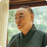 特集ドラマ「魯山人のかまど」より、柄本明演じる吉田茂