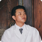 特集ドラマ「魯山人のかまど」より、平岡亮演じる浦田