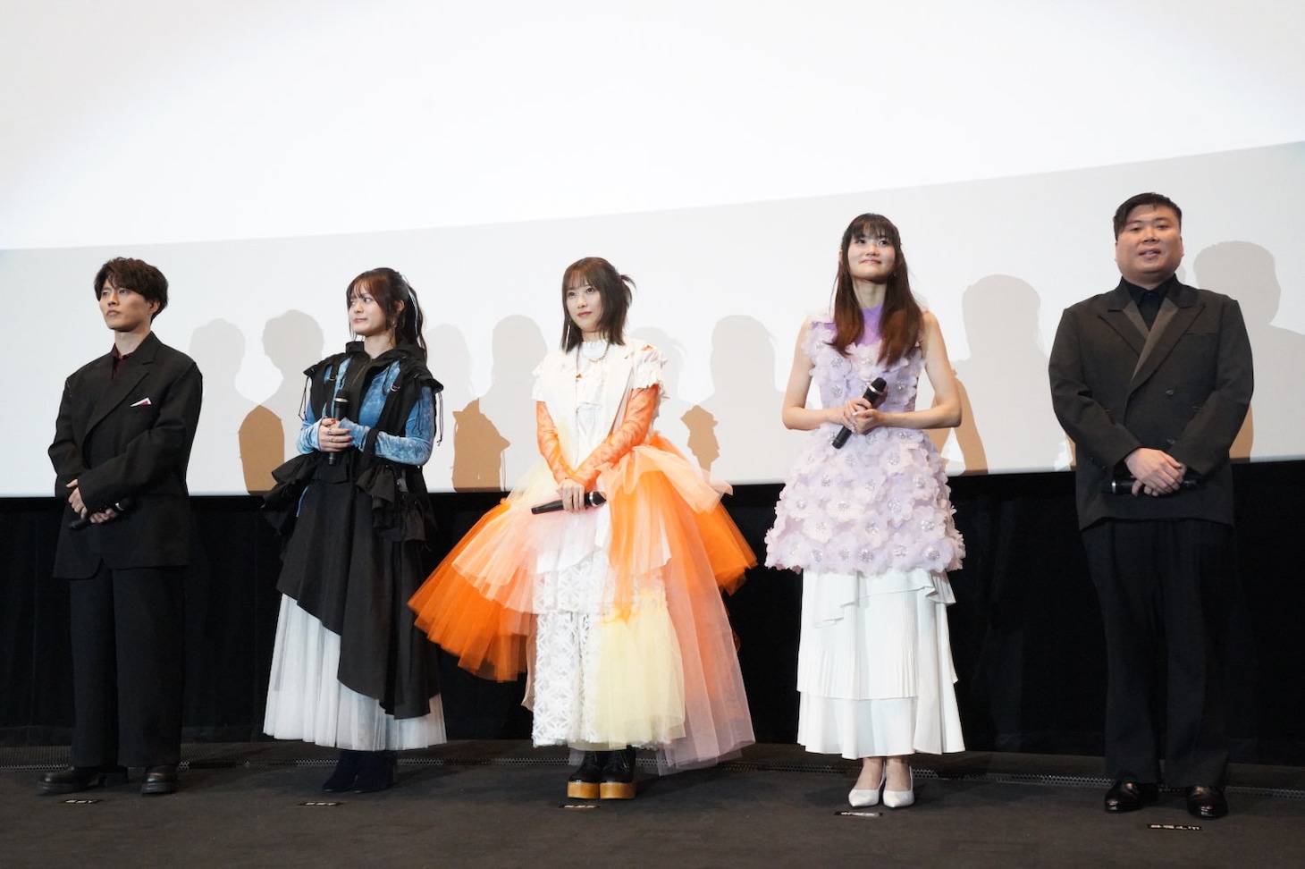 「超かぐや姫！」劇場公開記念舞台挨拶の様子。左から入野自由、永瀬アンナ、夏吉ゆうこ、早見沙織、山下清悟