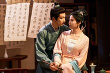 中国時代劇「めぐり逢いの花婿」テレビ初放送、ワン・ズーチーが幼なじみ守るため偽兄に