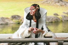 「鬼の花嫁」新場面写真。狐雪撫子（尾野真千子）