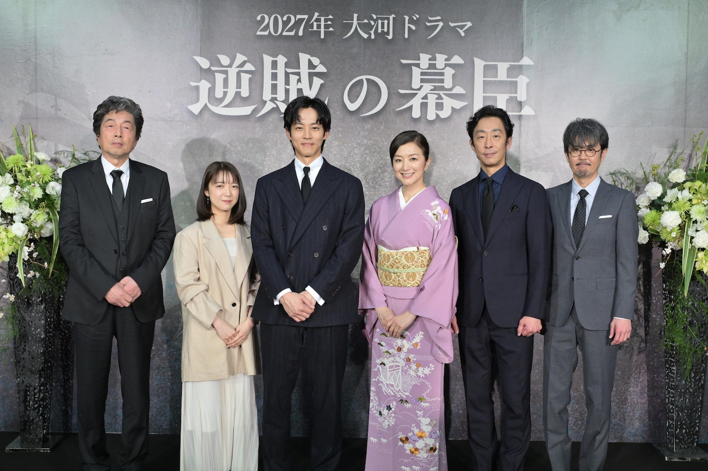 大河ドラマ「逆賊の幕臣」キャスト。左から中村雅俊、上白石萌音、松坂桃李、鈴木京香、北村有起哉、岡部たかし
