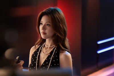 中国ドラマ「私の完璧な結婚」で新境地を開拓したチャオ・ルースー（趙露思）。甘いヒロイン像で愛されてきた彼女が、本作では欲望と野心にあふれる許妍（シュー・イエン）を演じた