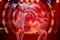 「レンタル・ファミリー」新場面写真